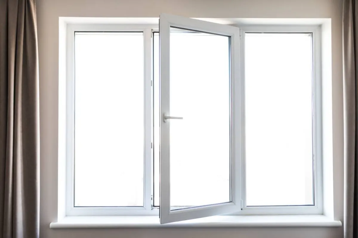 تنظيف النوافذ