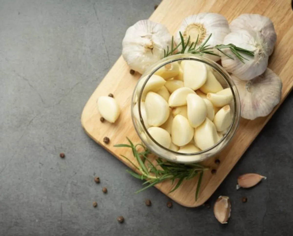 طريقة استخدام الثوم لحب الشباب