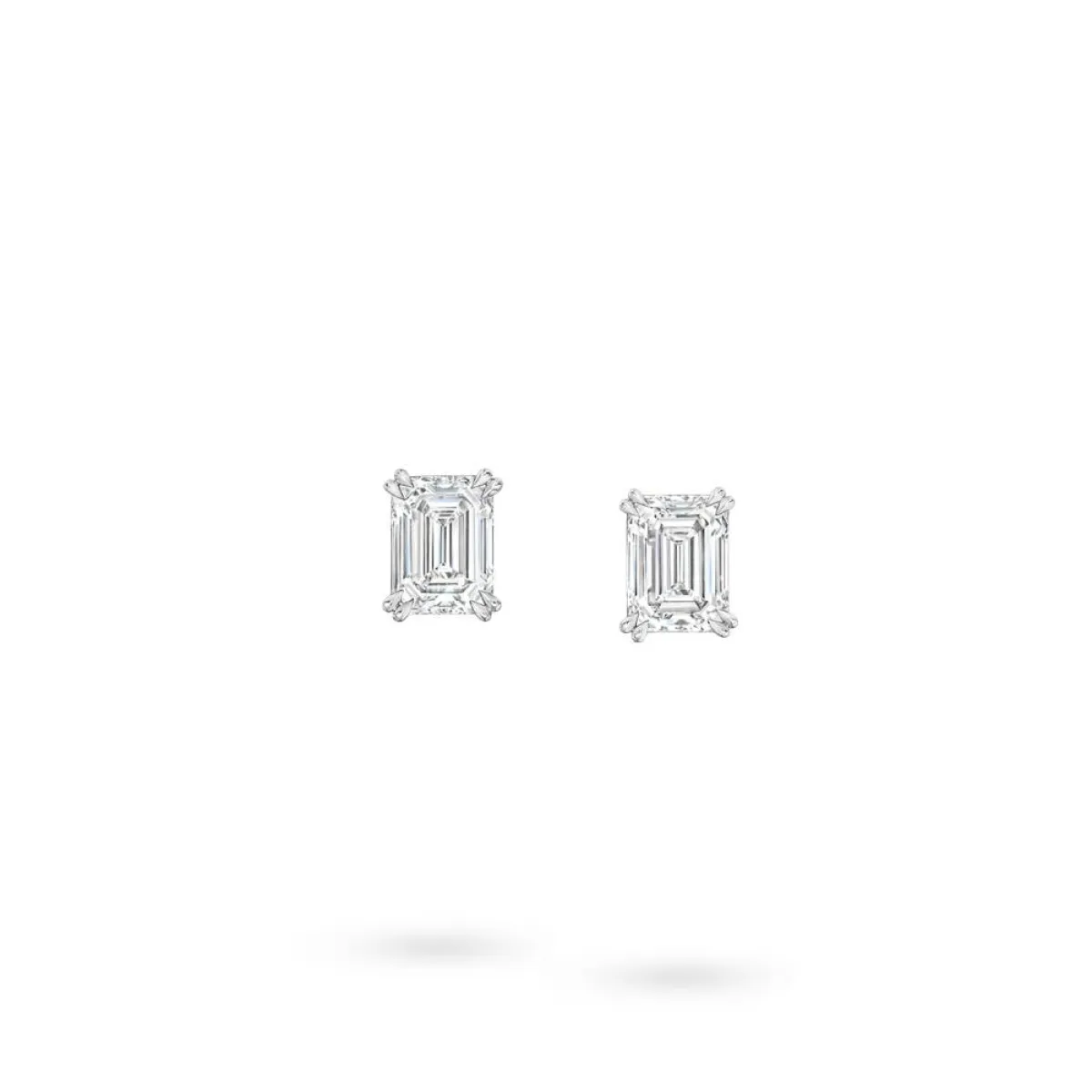 أقراط  Emerald-Cut من هاري وينستون Harry Winston
