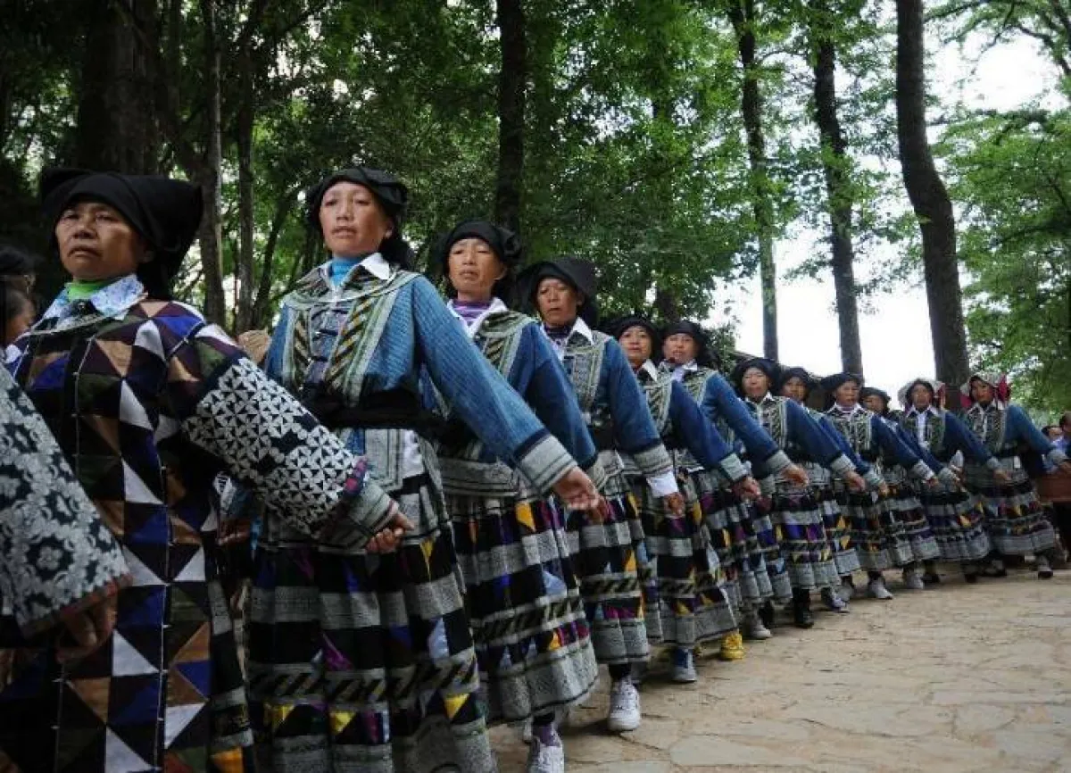 مجموعة يي (Yi) العرقية ثقافة حية