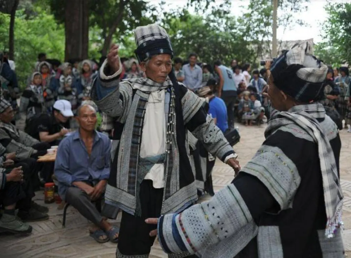 مجموعة يي (Yi) العرقية ثقافة حية