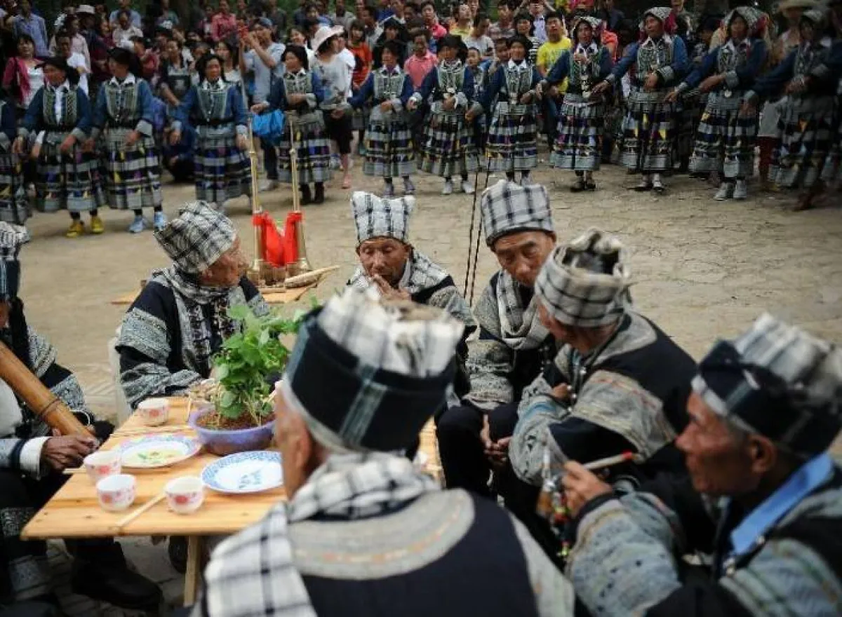 مجموعة يي (Yi) العرقية ثقافة حية