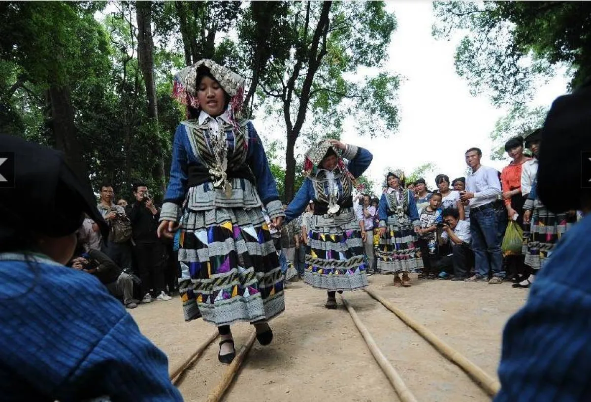 مجموعة يي (Yi) العرقية ثقافة حية