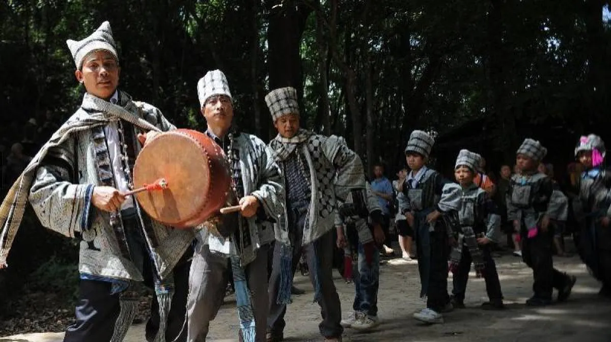 مجموعة يي (Yi) العرقية ثقافة حية