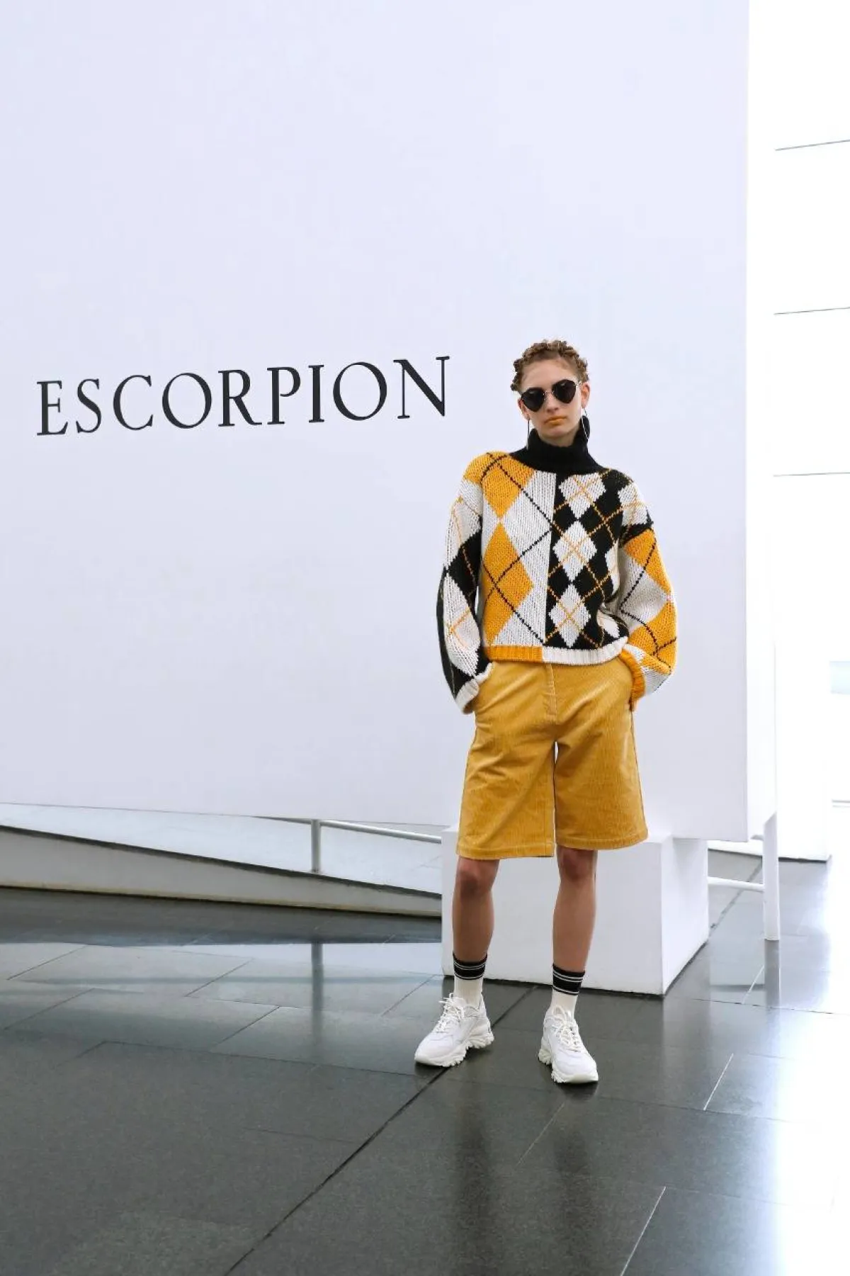 بلوفر باللون الأصفر من إسكوربيون «Escorpion»