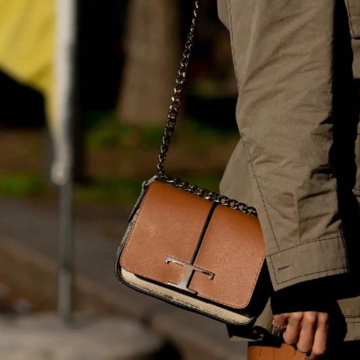 حقيبة كتف باللون البني من «Street Fashion»