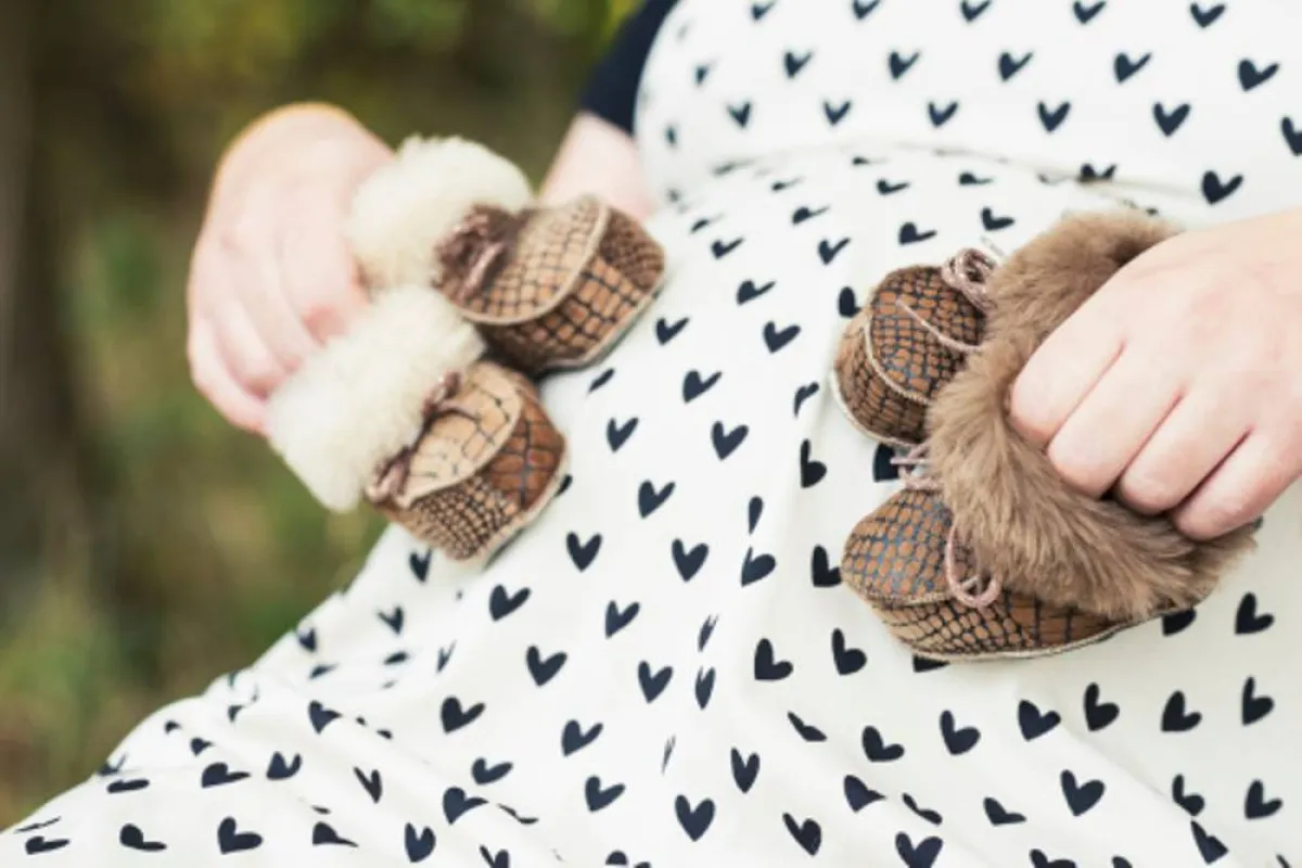 صورة لحامل بتوأمين تعاني من ضيق التنفس