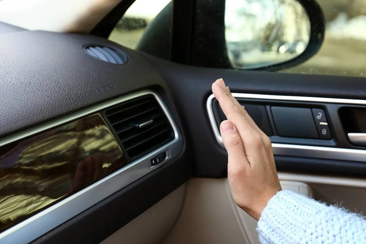 مكيّف الهواء قيد التشغيل أثناء الوقوف