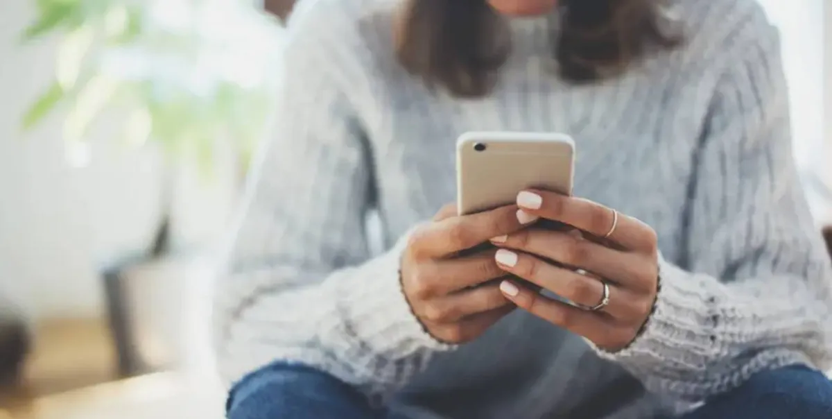 ما هي شريحة eSIM؟ دليل كامل عن بطاقات SIM الرقمية الجديدة التي تستخدمها الهواتف الذكية وكيفية إعدادها