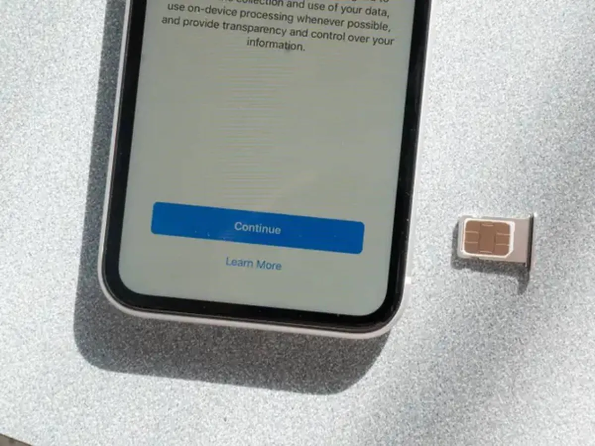 ما هي شريحة eSIM؟ دليل كامل عن بطاقات SIM الرقمية الجديدة التي تستخدمها الهواتف الذكية وكيفية إعدادها