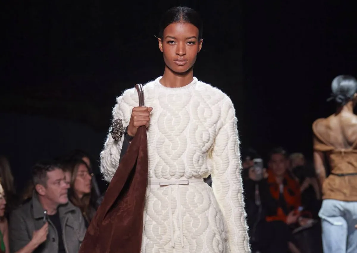 موديلات حقائب باللون البني لخريف 2022