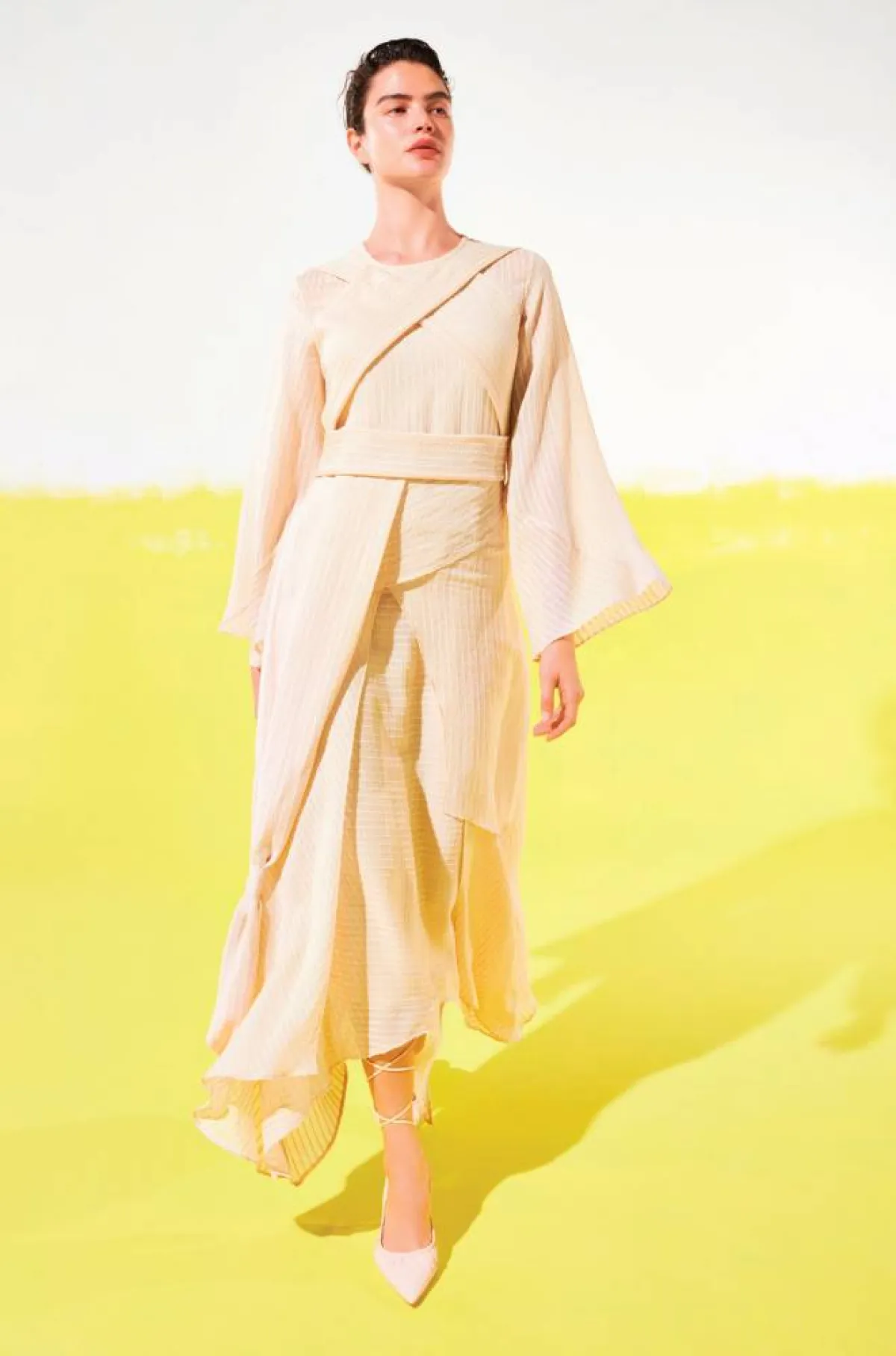 فستان من تصميم المصممة أحلام شاهين