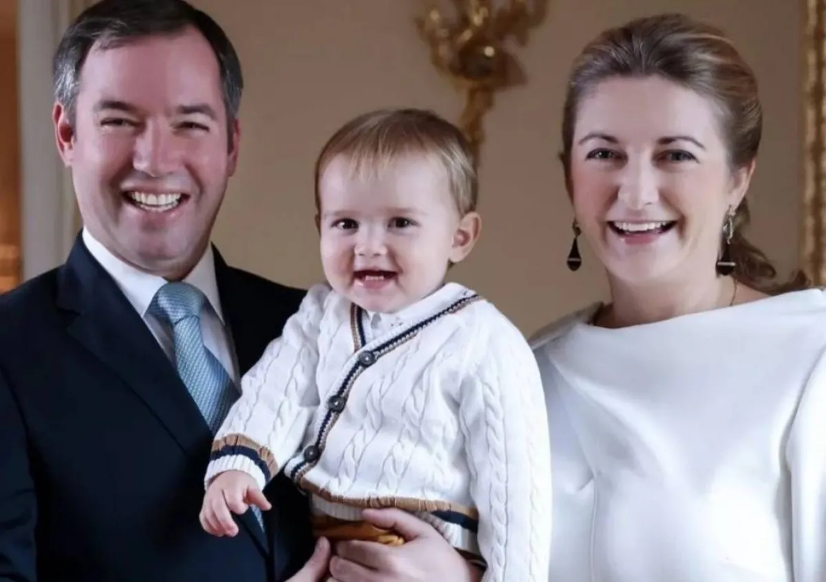 الأمير غيوم والأميرة ستيفاني وابنهما الأمير تشارلز- الصورة من حساب Europe Royals على إنستغرام