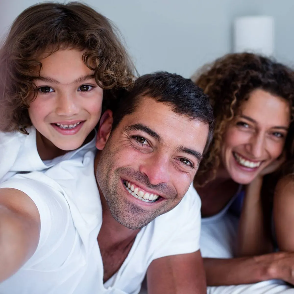 صورة لأسرة سعيدة