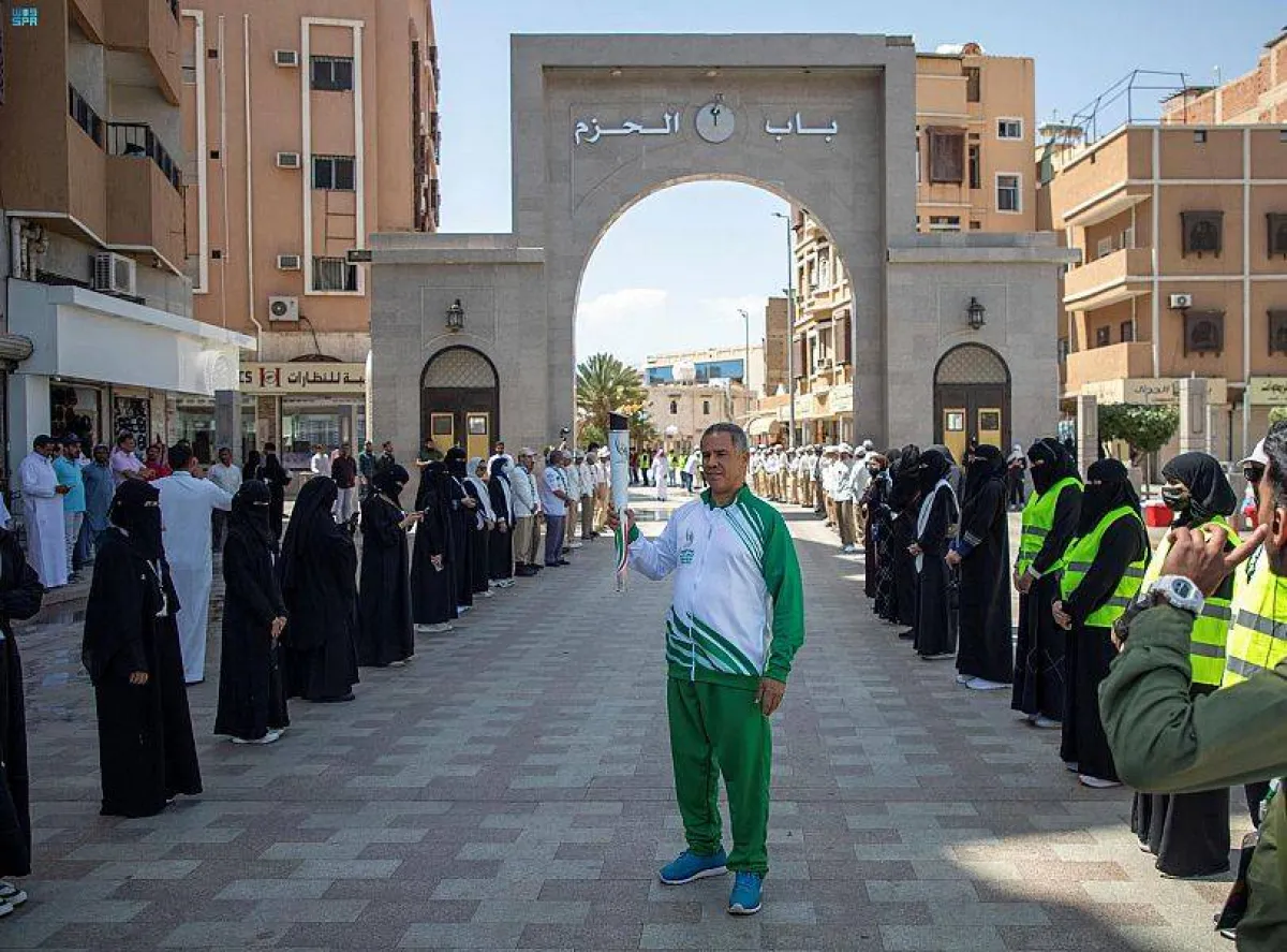محافظ الطائف يتسلم شعلة دورة الألعاب السعودية 2022 - مصدر الصورة واس