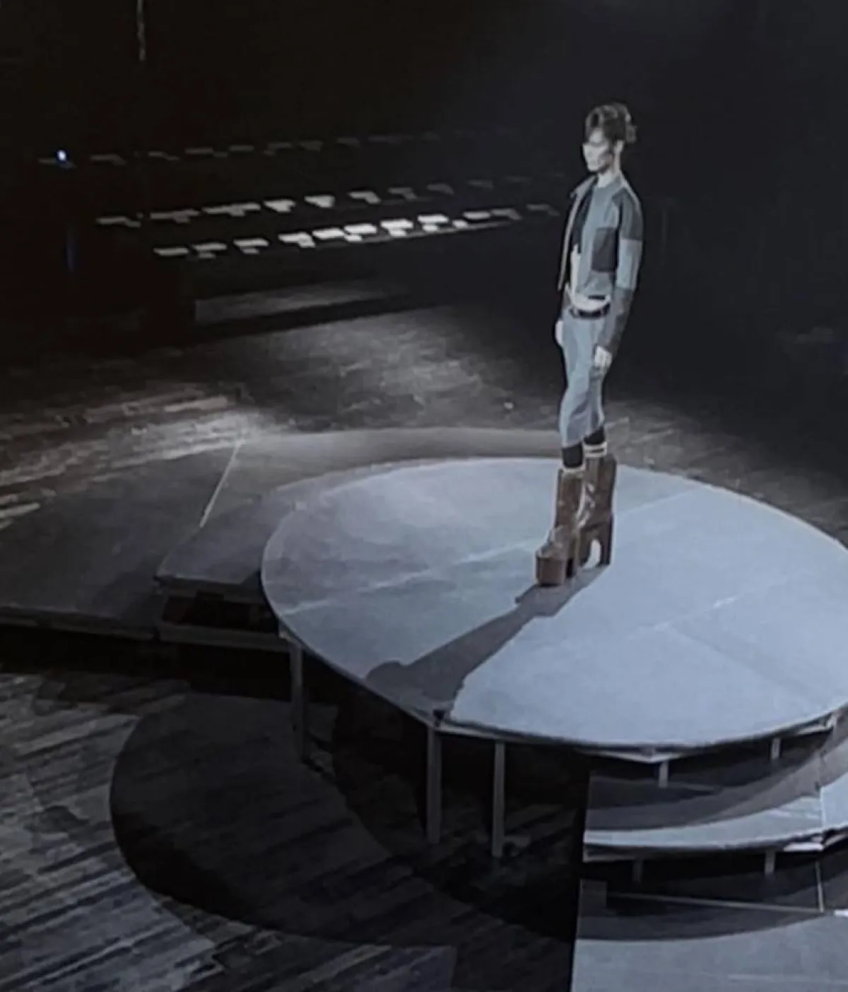 أسبوع باريس في يومه السادس