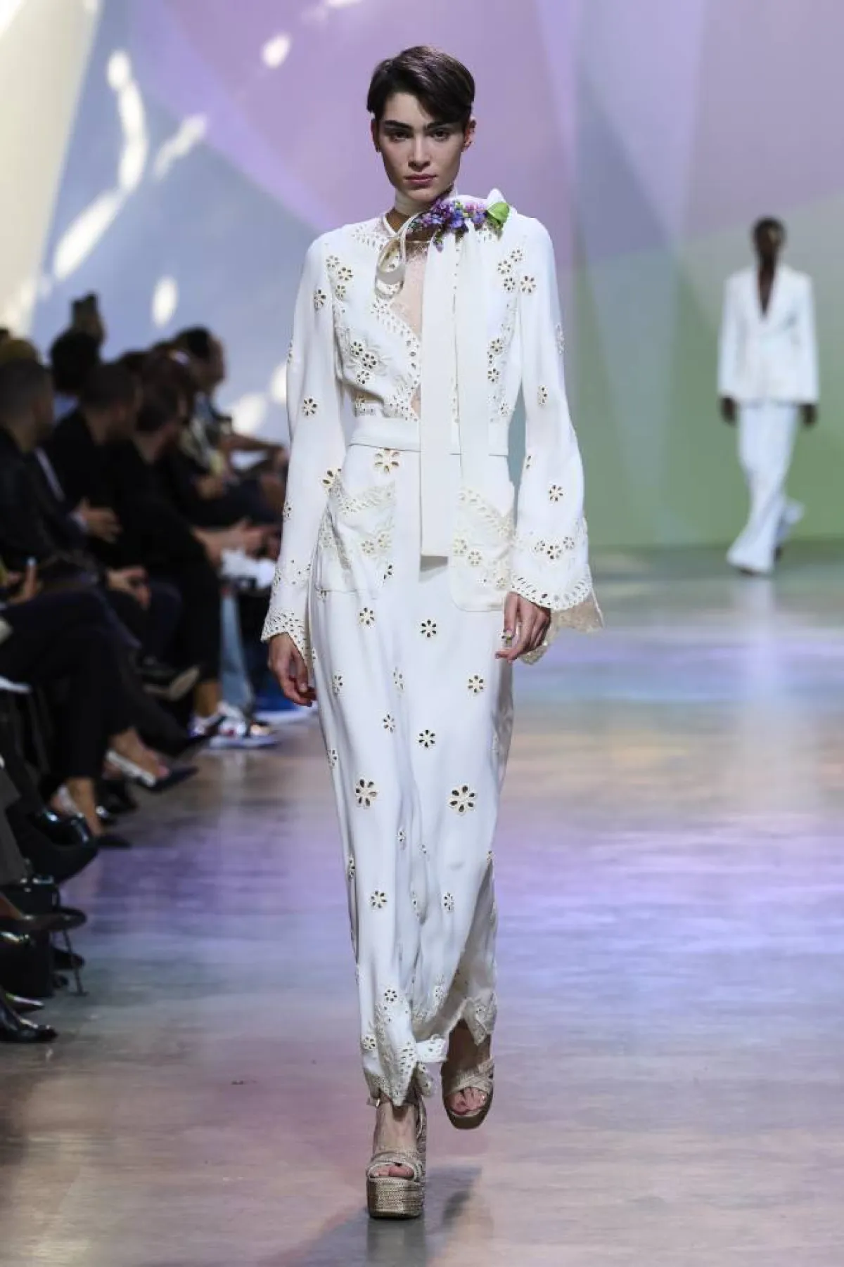 أسبوع باريس في يومه السادس