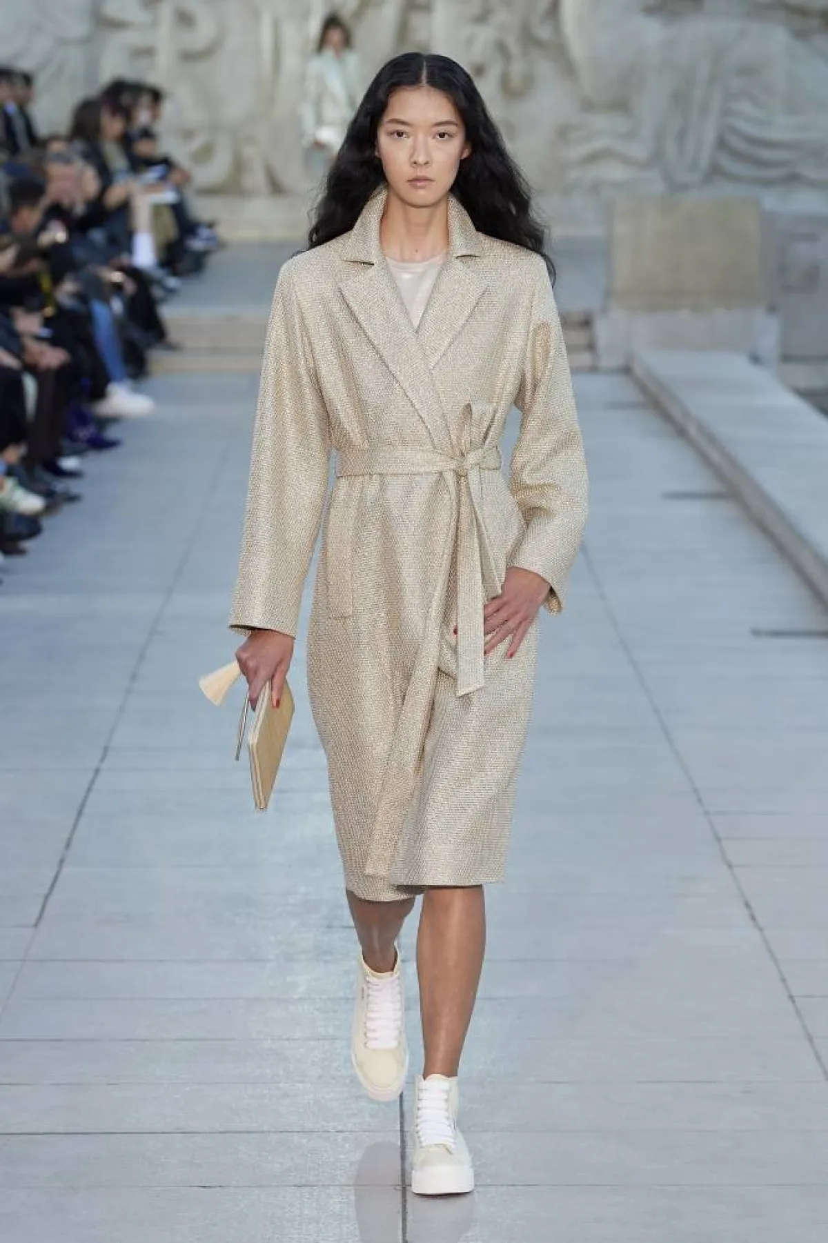 أسبوع باريس في يومه السادس