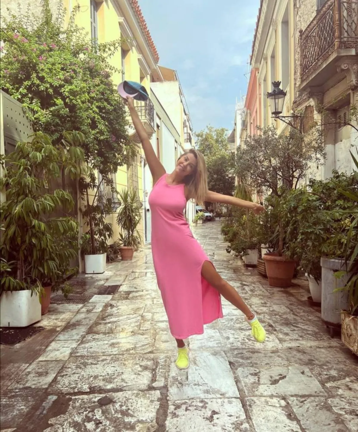 إطلالات النجمات باللون الزهري