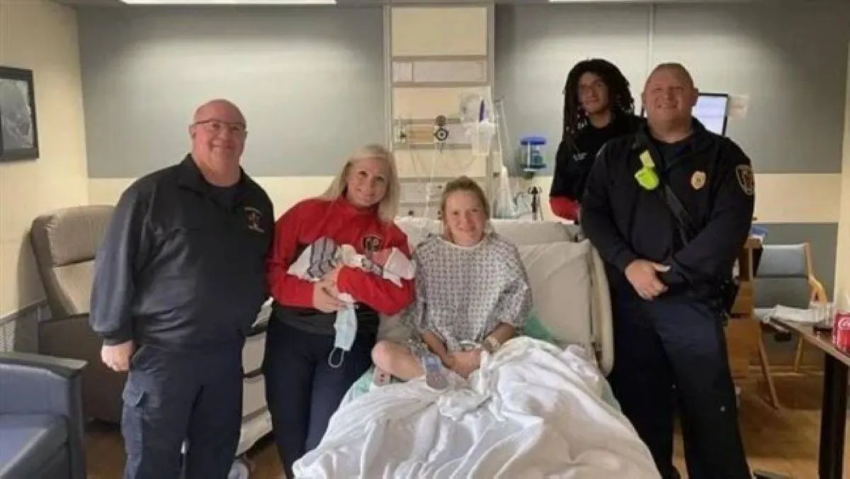 امرأة أمريكية تنجب طفلة خلال توجهها إلى المستشفى