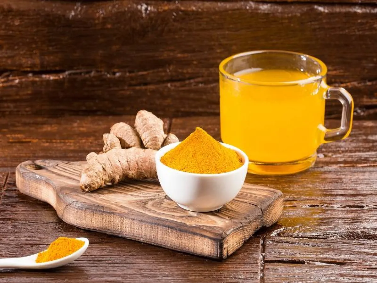 يمكن  تطبيق معجون الكركم خارجياً على الجبهة لتقليل أعراض الدوخة