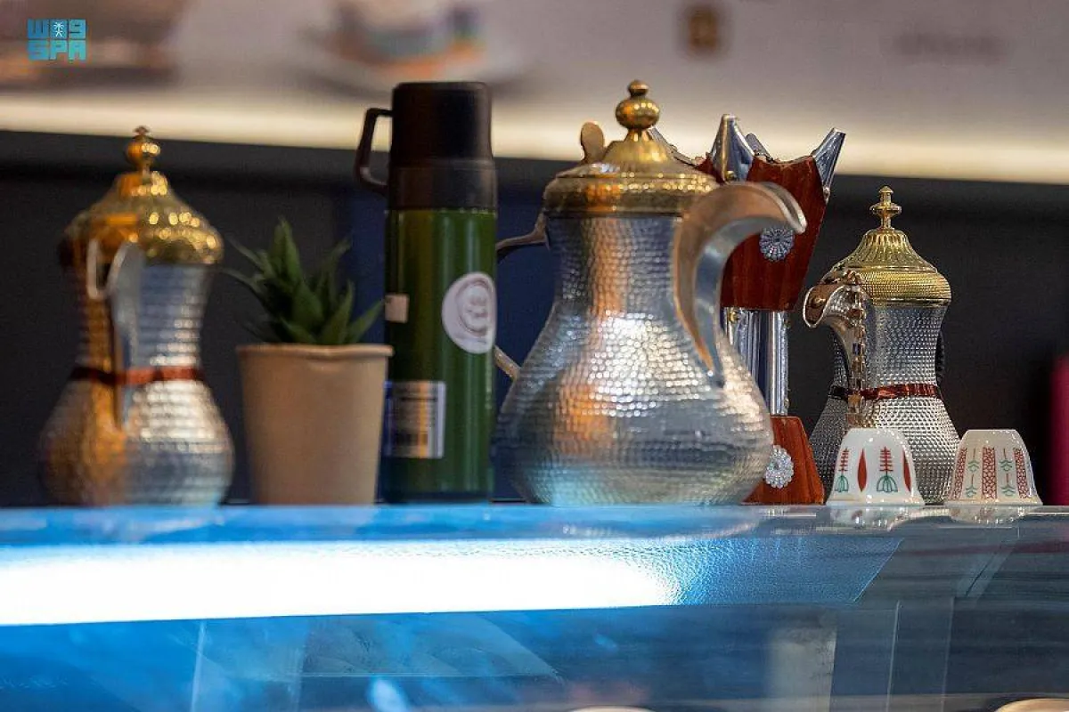 القهوة السعودية حاضرة في ذاكرة زوار معرض الرياض الدولي للكتاب - الصورة من واس
