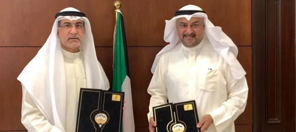 الدكتور عيسي الأنصاري والدكتور نبيل الفلكاوي - صورة من حساب الدكتور عيسي أثناء توقيع العقد