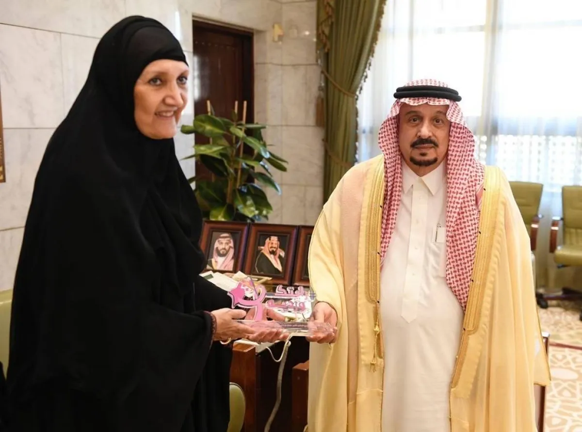 أمير منطقة الرياض يطلق الحملة الوطنية للتوعية بأهمية الكشف المبكر لسرطان الثدي لجمعية زهرة
