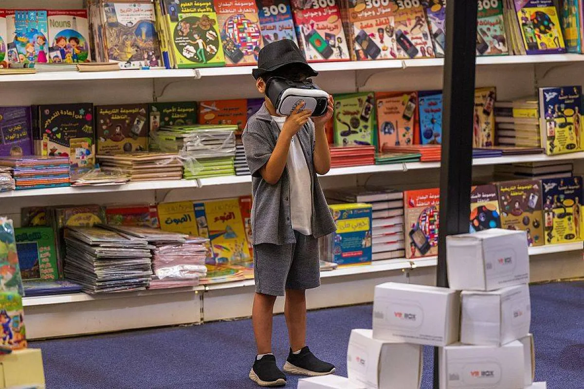 الكتاب الناطق.. تجربة جديدة بتقنيات الذكاء الاصطناعي في "كتاب الرياض" - الصورة من واس