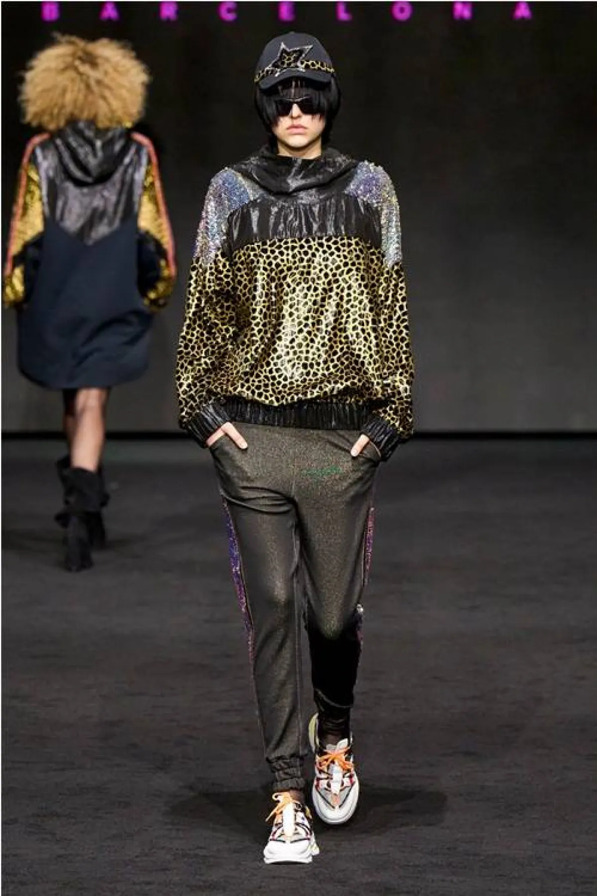 كنزة مطبّعة لخريف 2022 من كوستو برشلونة Custo Barcelona