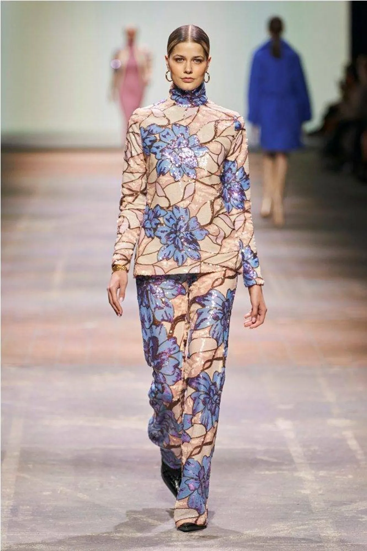 كنزات مطبّعة لخريف 2022 من مارسيل أوسترتاج Marcel Ostertag