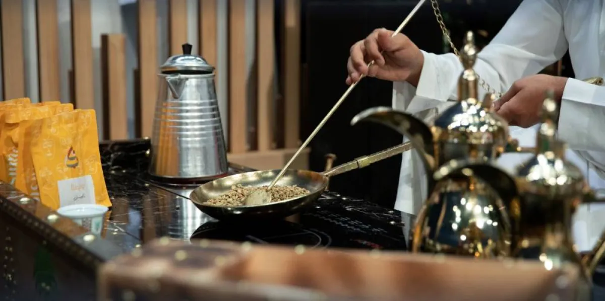 حمس القهوة السعودية بالمحماس الأصيل -الصورة من حساب الفعاليات الثقافية على تويتر