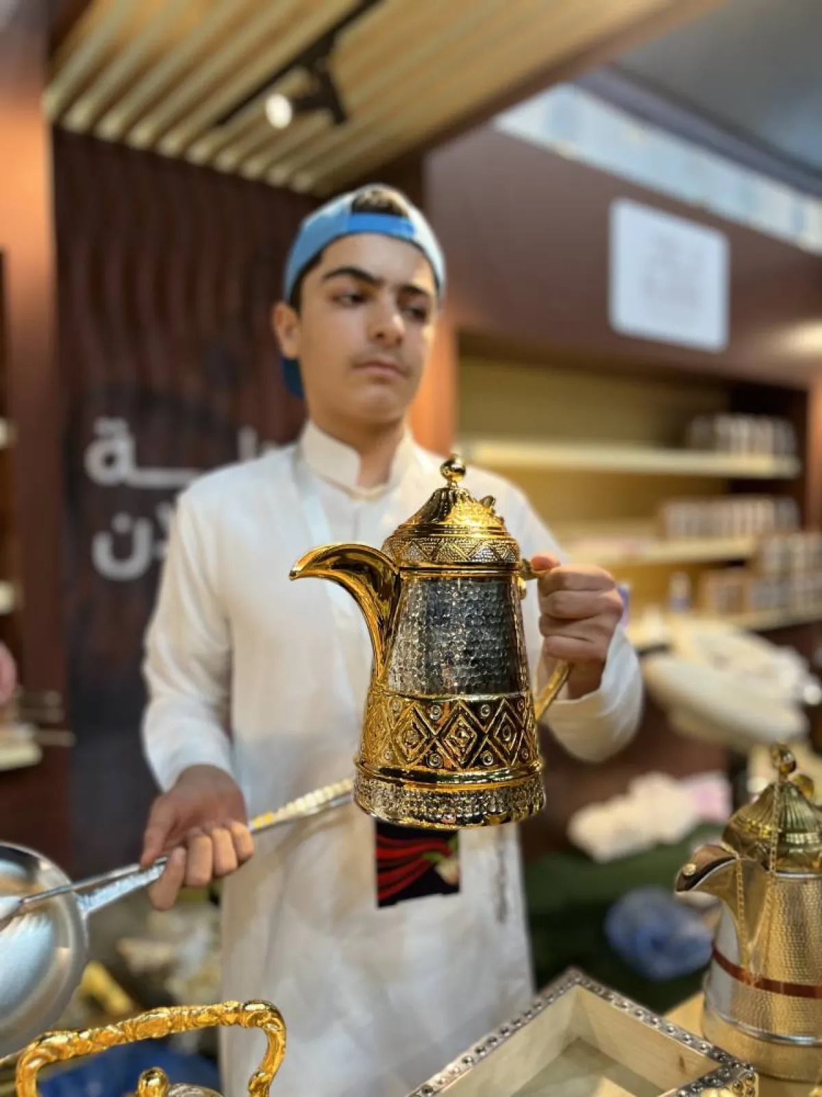 محمود يستعرض دلة حب الرمان -