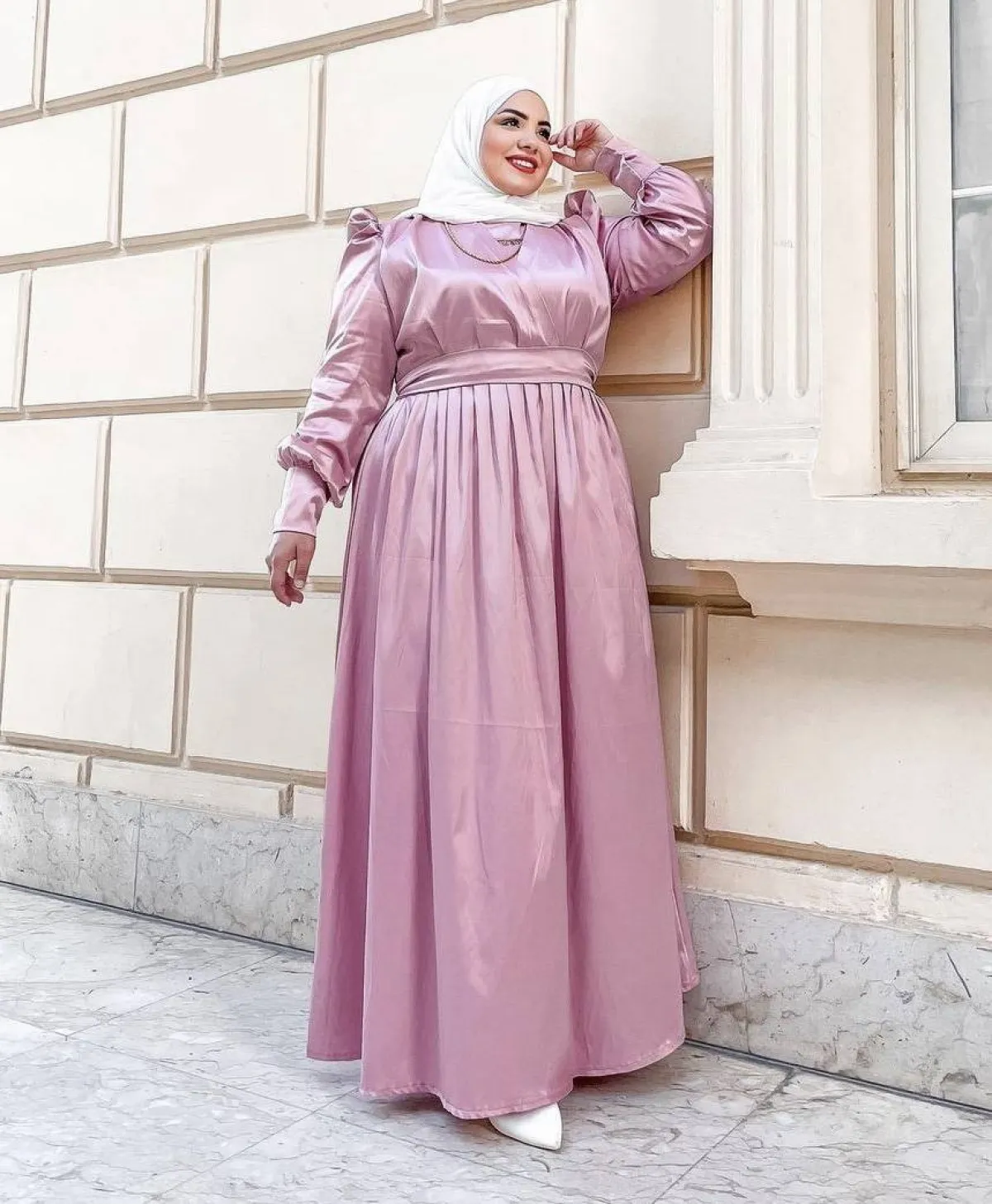 ياسمين وجدي بفستان زهري