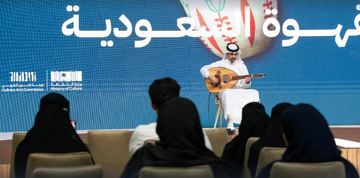 عزف العود الحي - الصورة من حساب هيئة فنون الطهي على تويتر