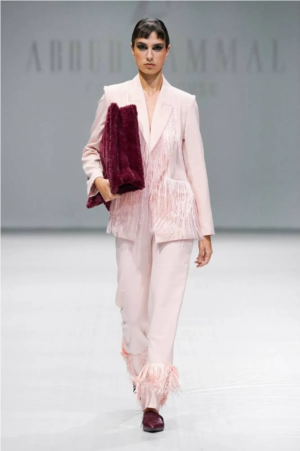 موديلات بدلات باللون الزهري الأنثوي لإطلالة عملية من عبود جمّال «Aboud Jammal»