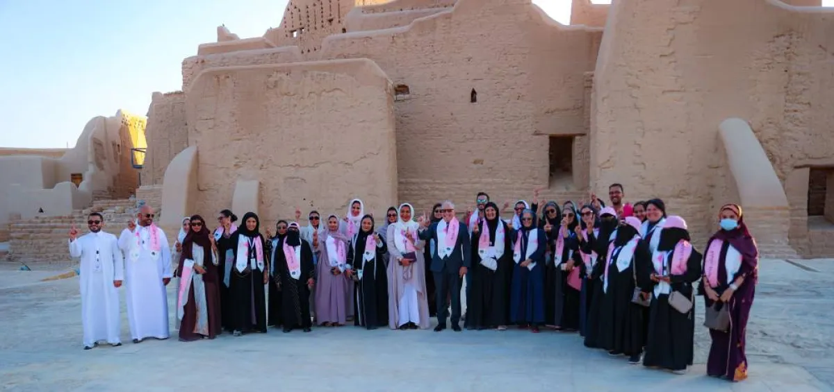 الأميرة هيفاء بنت فيصل بن عبدالعزيز رئيس مجلس إدارة جمعية زهرة لسرطان ، والمشاركات في  المسيرة من المريضات والمتعافيات والمتطوعين والمتطوعات وجهات داعمة وإعلامية متعددة.