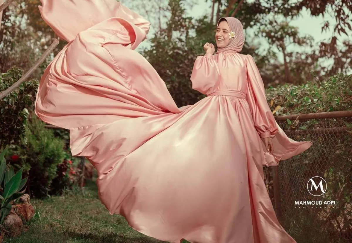 إطلالات باللون الزهري من مدونات الموضة المحجبات