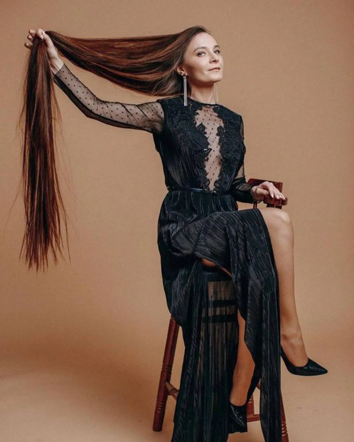 طلبات للمسه.. ربانزل الأوكرانية توضح 3 أسباب لطول شعرها البالغ 5 أقدام