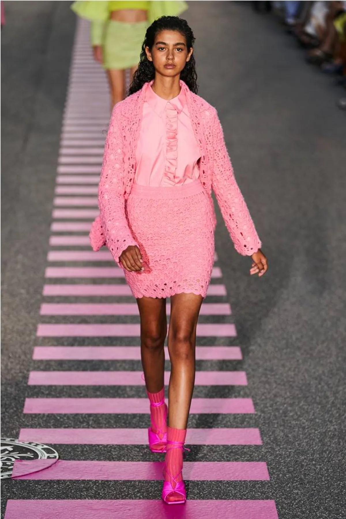 موديلات تنانير باللون الزهري