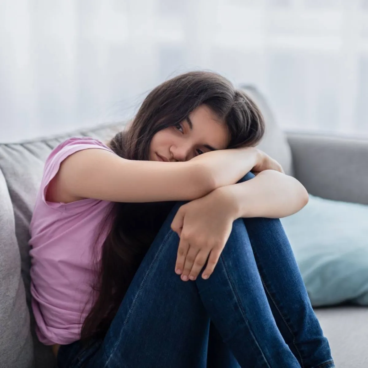 صورة لمراهقة عنيدة