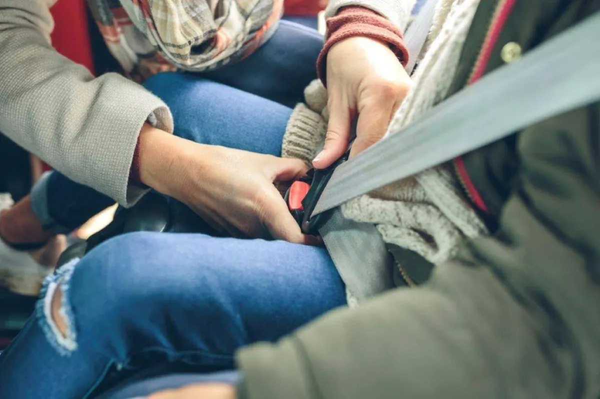 تأكد من استقامة ظهر الطفل في مقعده