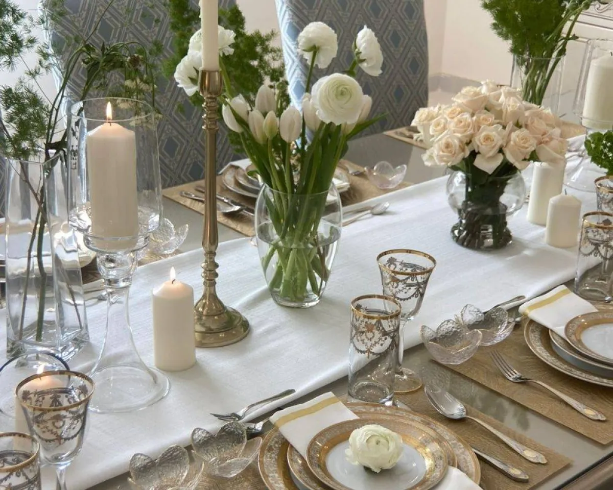 طاولة من تنسيق مشعل عجاج