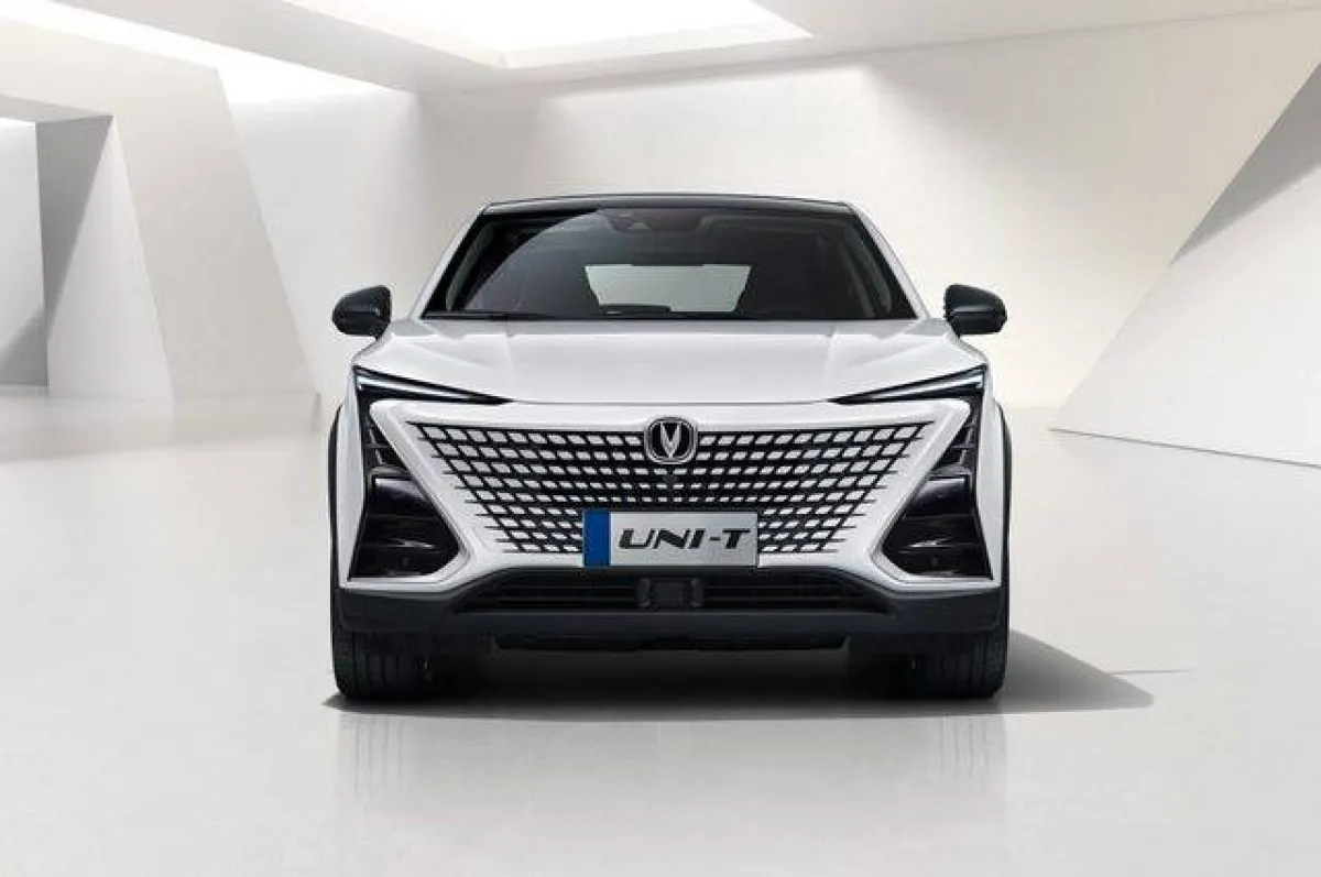 مقارنة بين  شانجان uni t و ام جي HS