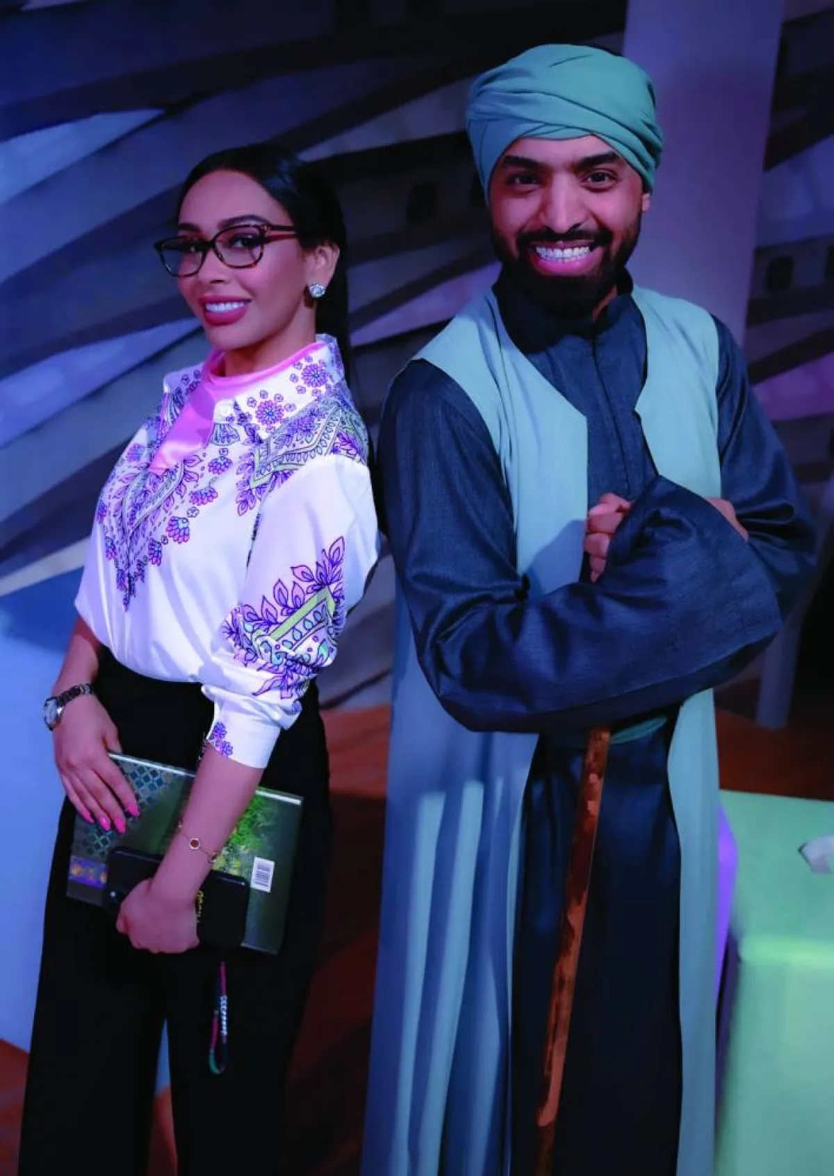 بطلا المسرحية دنيا العنزي وأحمد الرشيد