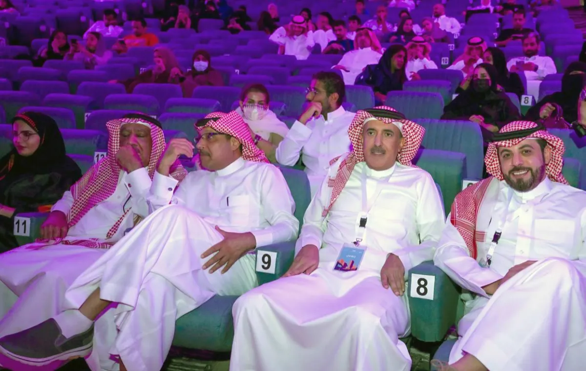 حضور المسرحية