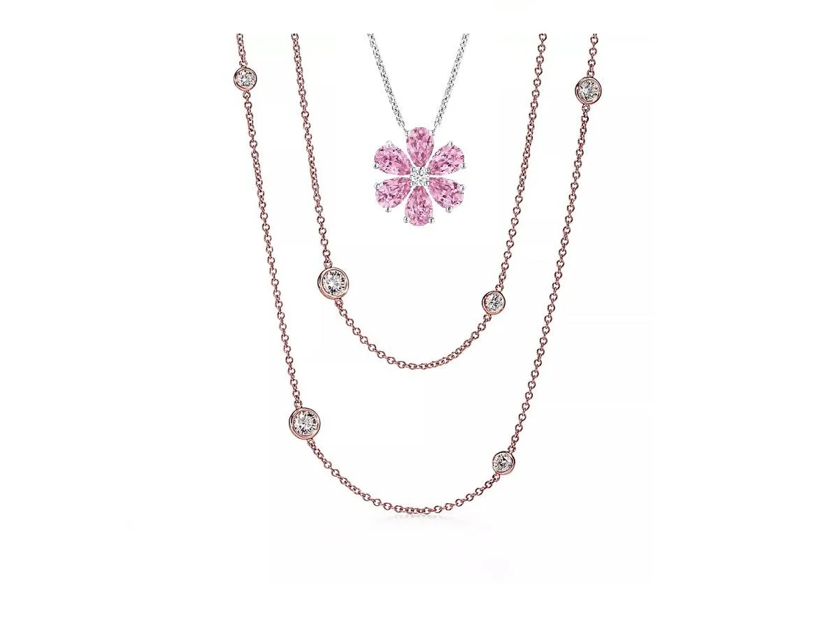 موديلات سلاسل طويلة مناسبة للفساتين الوردية