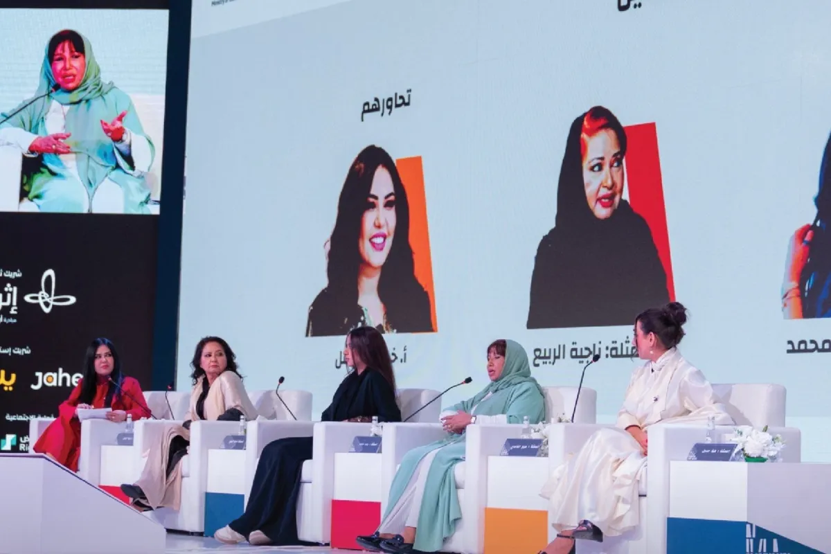 مريم الغامدي وناجية الربيع وهبة حسين ووعد محمد وخديجة الوعل في الندوة الحوارية - الصوورة من حساب معرض الكتاب على تويتر