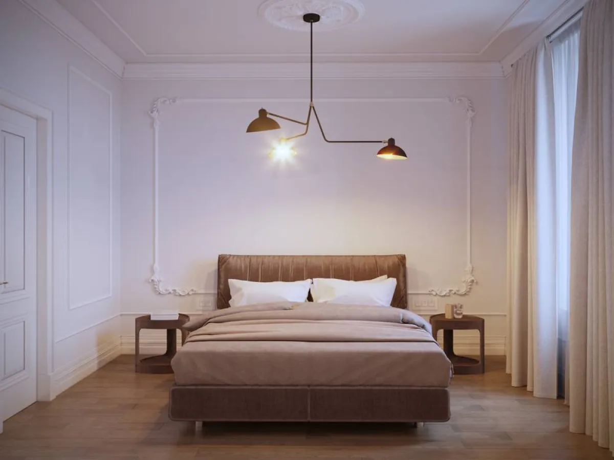 أعمال على الجدار خلف السرير حسب الطراز الفرنسي في الديكور