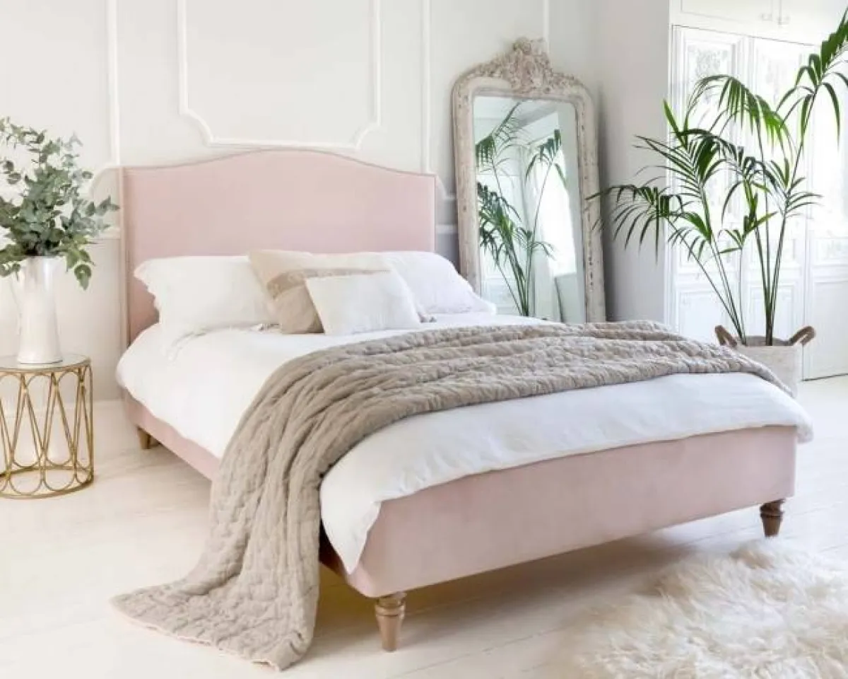 ملامح من الطراز الفرنسي في غرفة النوم